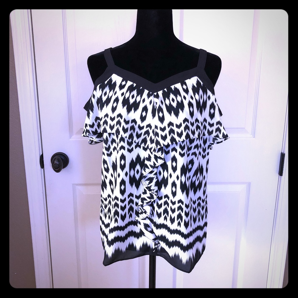 🆕✨ INC International Concepts Cold Shoulder Top